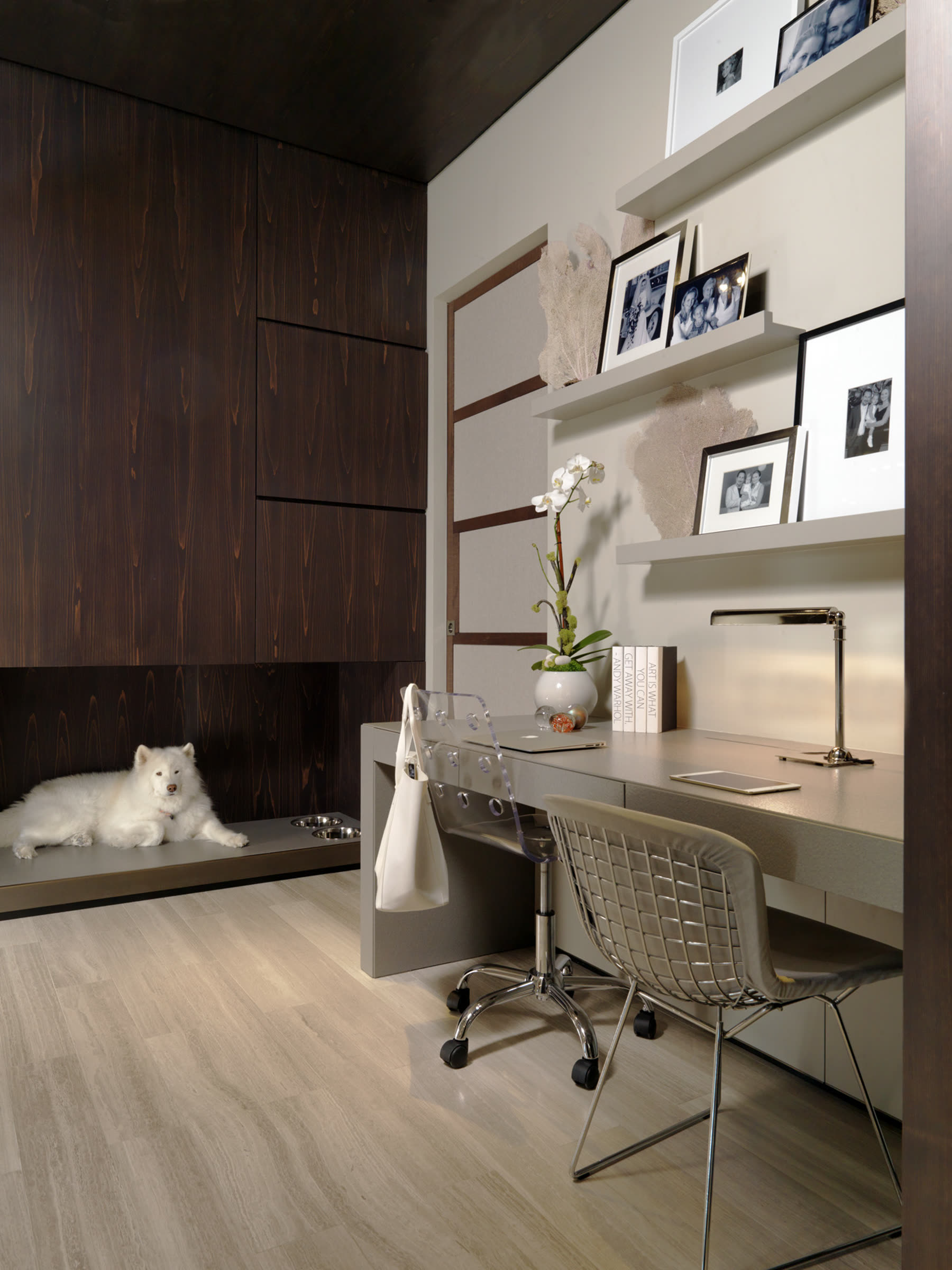 Office, looking in. Residence by M2Develop