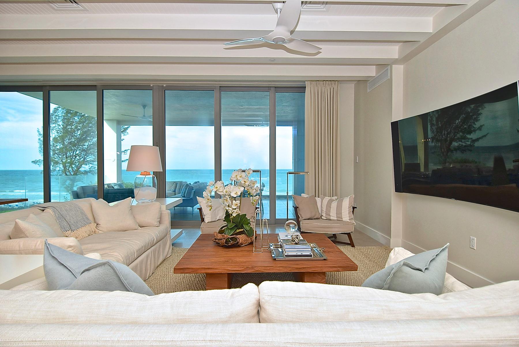 Living Looking Out. Residence by M2Develop