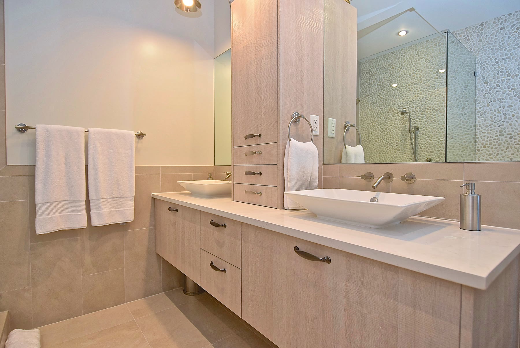 Master bathroom, vanity. Residence by M2Develop