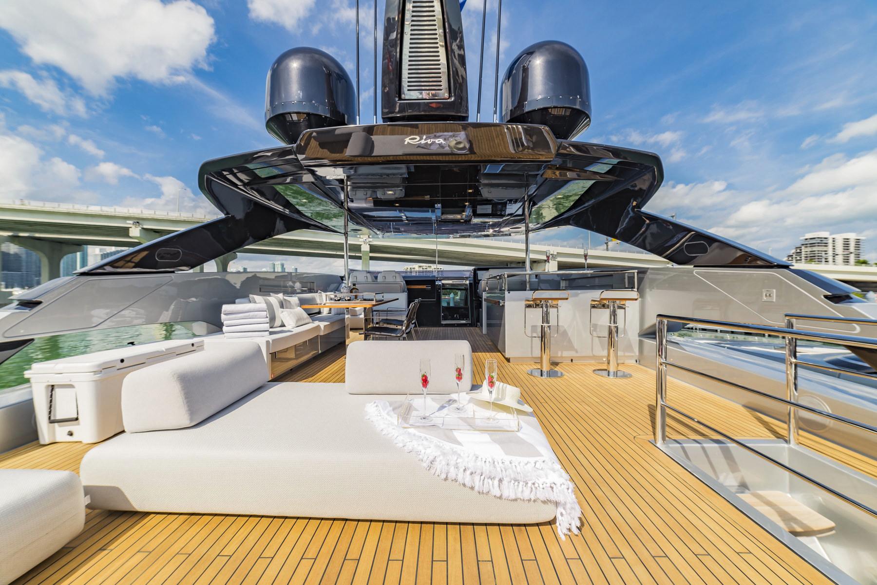 Flybridge. Yacht exterior by M2Develop, Fort Lauderdale